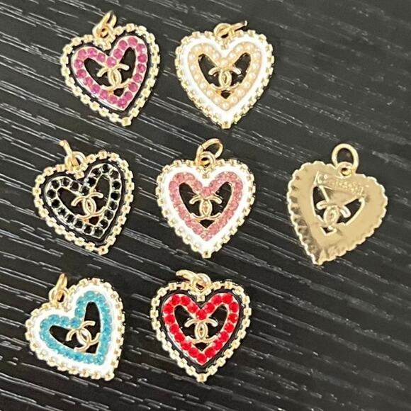 Lot Of 6 Chanel Heart Gold Tone Zipper Pull Button Charms 19mm - Picture 2 of 2